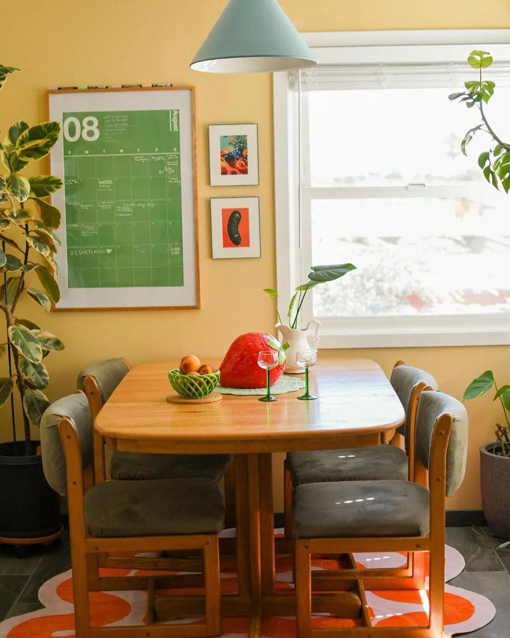 How to Choose the Right Dining Room Rug: Size, Shape, and Design Tips